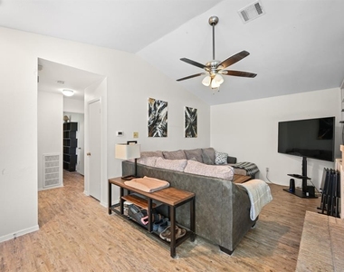 11728 Norwegian Wood Dr - Photo Thumbnail 5