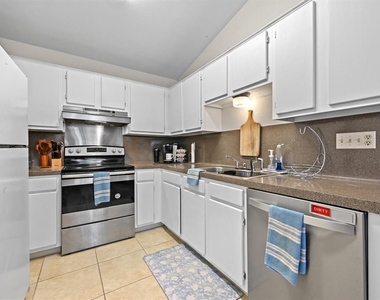 11728 Norwegian Wood Dr - Photo Thumbnail 12