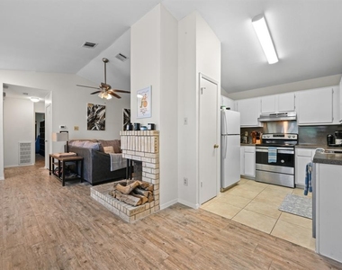 11728 Norwegian Wood Dr - Photo Thumbnail 10
