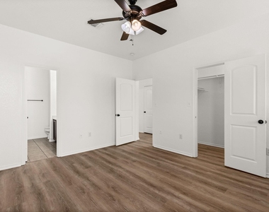 586 Creekside Cir - Photo Thumbnail 9