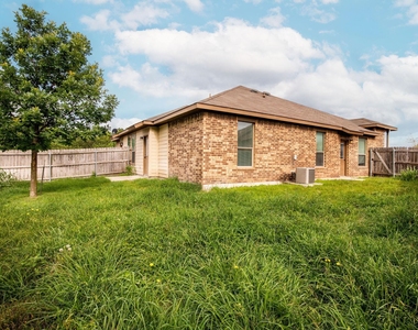 586 Creekside Cir - Photo Thumbnail 16