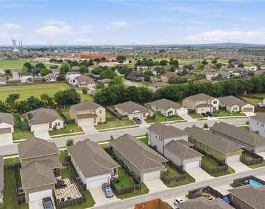 126 Fairmeadow Downs Dr - Photo Thumbnail 31