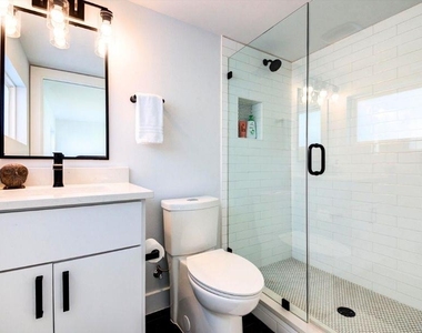 916 E 50th St - Photo Thumbnail 31