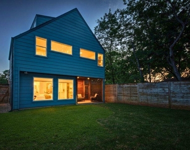 916 E 50th St - Photo Thumbnail 15