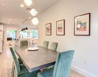 916 E 50th St - Photo Thumbnail 4
