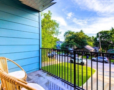 916 E 50th St - Photo Thumbnail 20