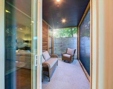 916 E 50th St - Photo Thumbnail 12
