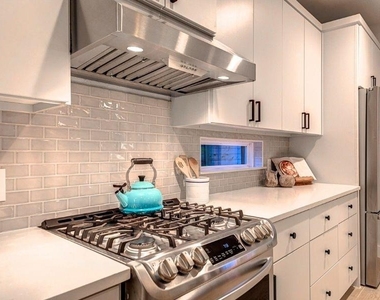 916 E 50th St - Photo Thumbnail 11