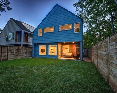 916 E 50th St - Photo Thumbnail 32