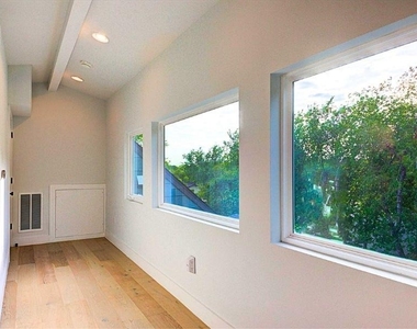 916 E 50th St - Photo Thumbnail 29