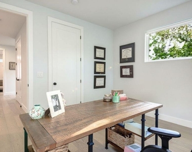 916 E 50th St - Photo Thumbnail 24