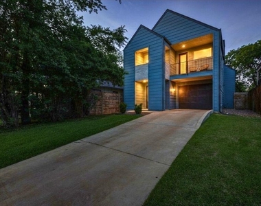 916 E 50th St - Photo Thumbnail 34