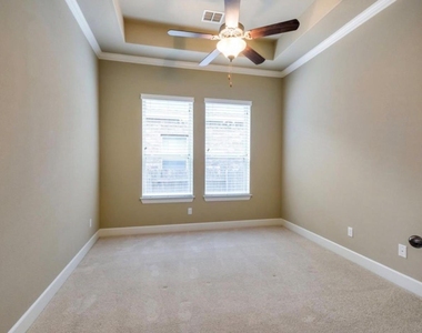 213 Simmons Dr - Photo Thumbnail 7