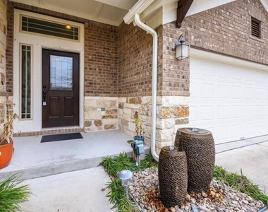 213 Simmons Dr - Photo Thumbnail 3