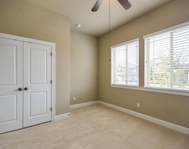 213 Simmons Dr - Photo Thumbnail 5