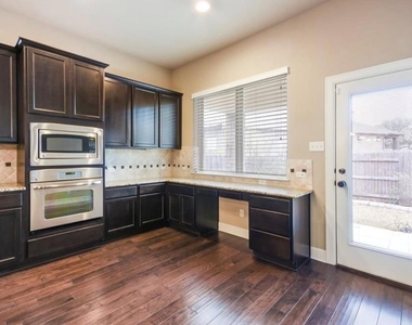 213 Simmons Dr - Photo Thumbnail 13