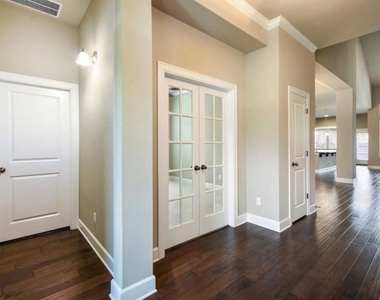 213 Simmons Dr - Photo Thumbnail 6