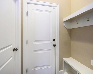 213 Simmons Dr - Photo Thumbnail 4