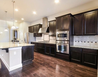 213 Simmons Dr - Photo Thumbnail 11