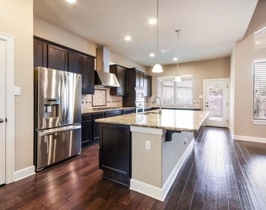 213 Simmons Dr - Photo Thumbnail 8