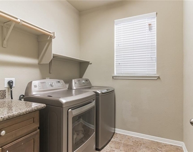 3418 Castleton Dr - Photo Thumbnail 29