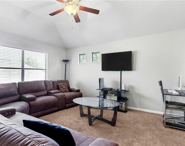3418 Castleton Dr - Photo Thumbnail 21