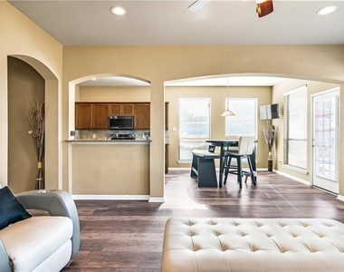3418 Castleton Dr - Photo Thumbnail 8