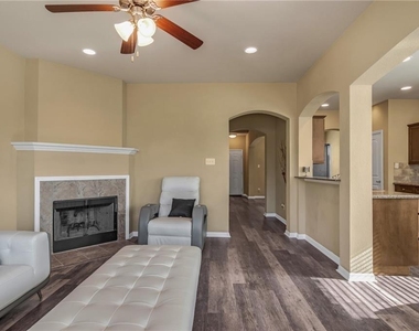 3418 Castleton Dr - Photo Thumbnail 7