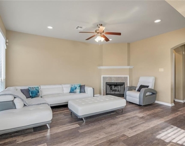 3418 Castleton Dr - Photo Thumbnail 10