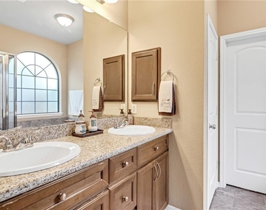 3418 Castleton Dr - Photo Thumbnail 20