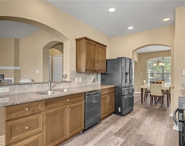 3418 Castleton Dr - Photo Thumbnail 14
