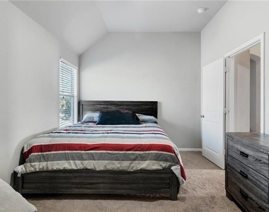 3418 Castleton Dr - Photo Thumbnail 24