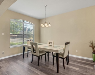 3418 Castleton Dr - Photo Thumbnail 6