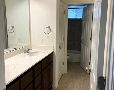 2918 Zelma Dr - Photo Thumbnail 18