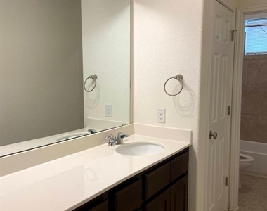2918 Zelma Dr - Photo Thumbnail 24