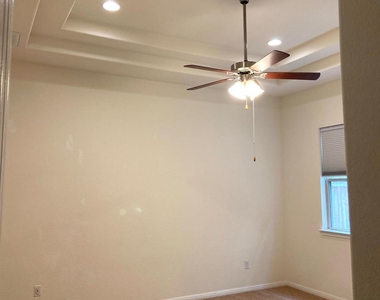 2918 Zelma Dr - Photo Thumbnail 17