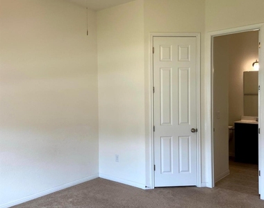 2918 Zelma Dr - Photo Thumbnail 8