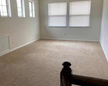 2918 Zelma Dr - Photo Thumbnail 16