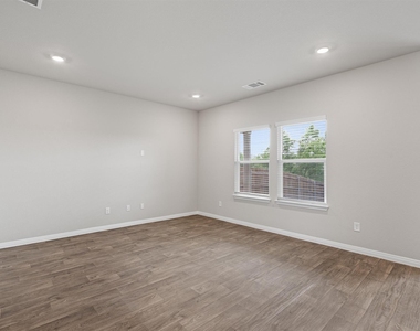 493 Apache Plum Dr - Photo Thumbnail 3