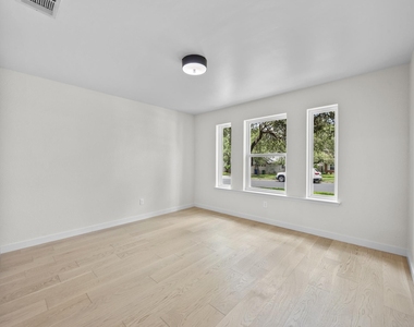 8708 Huebinger Pass - Photo Thumbnail 21