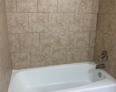 303 W 40th St - Photo Thumbnail 6