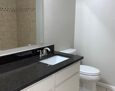 303 W 40th St - Photo Thumbnail 5