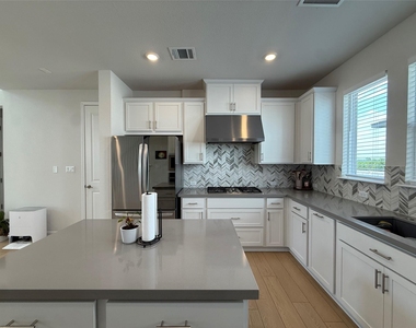 437 Leeward Pass - Photo Thumbnail 8