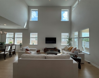 437 Leeward Pass - Photo Thumbnail 4