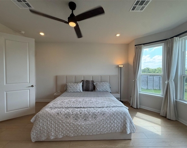 437 Leeward Pass - Photo Thumbnail 12