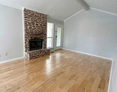 9515 Aberdeen Way - Photo Thumbnail 4