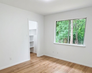 9515 Aberdeen Way - Photo Thumbnail 1
