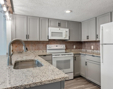27 Marina Cir - Photo Thumbnail 3