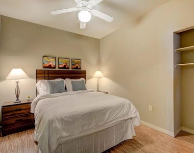 2515 Pearl - Photo Thumbnail 1