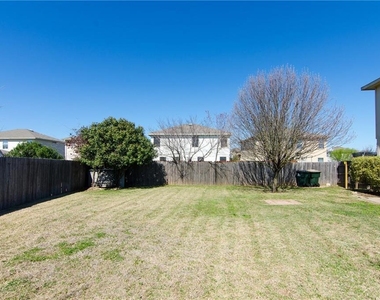 915 Churchill Farms Dr - Photo Thumbnail 1